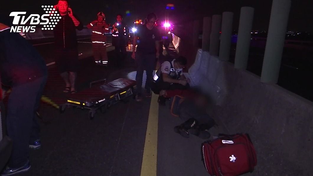 八八快速道路昨日發生一起連環追撞事故。(圖/翻攝自TVBS)