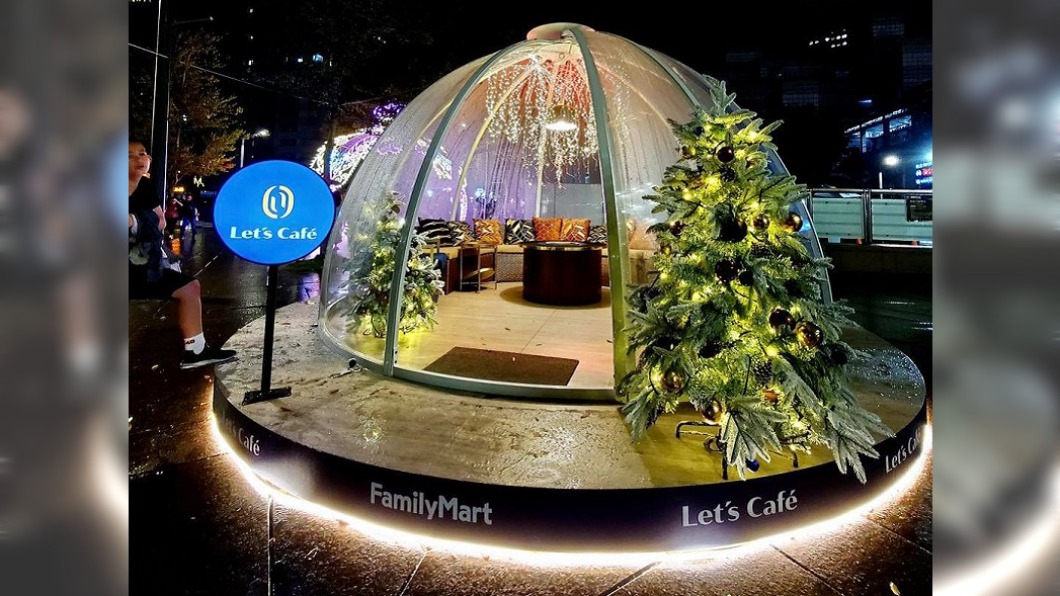 冷冷冬天窩進去「星空小屋」讓人備感溫暖。(圖/翻攝自TAIPEI 101 MALL 台北 101 購物中心臉書)