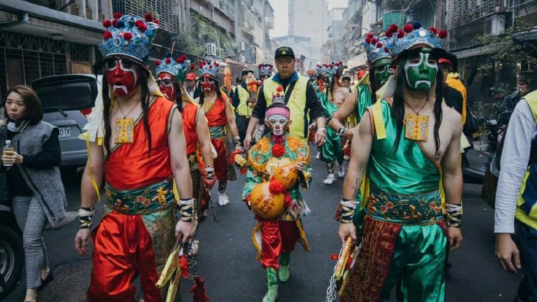 一連三天的艋舺「青山王祭」因衍生諸多問題,引爆居民怒火。(圖/翻攝自蔡英文臉書)