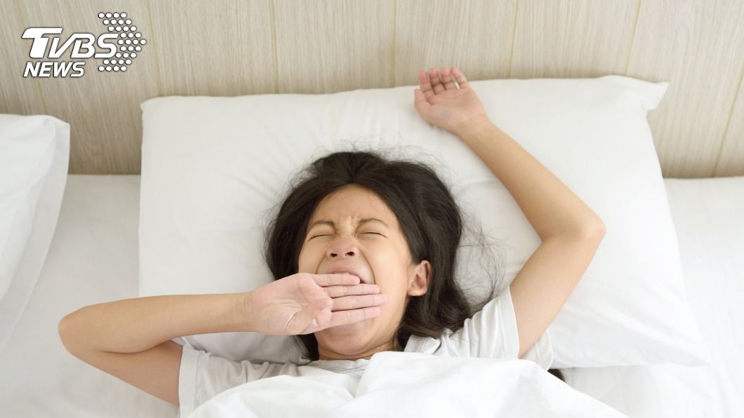 累到沾床秒睡? 名醫曝長期睡眠不足藏3大危機