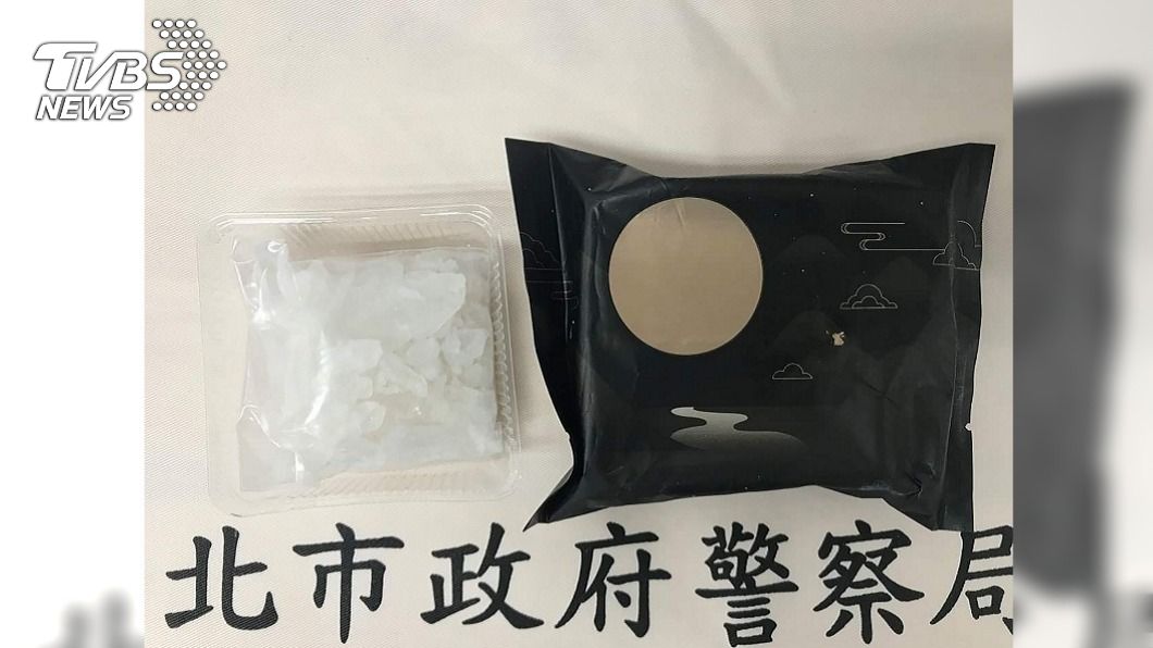 毒販將毒品分裝後再裝入月餅盒偽裝成月餅。（圖／中央社）
