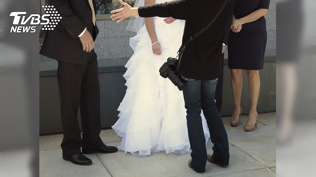 3百張婚紗照苦等1個月 婚攝全刪光硬拗「記憶卡滿囉」