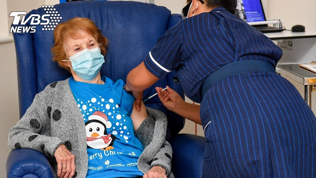 輝瑞疫苗開放接種！　英90歲嬤成「全球第一」