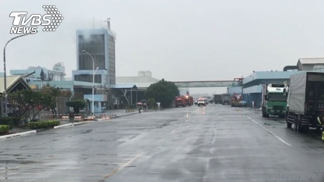 雲林斗六市工廠火警濃竄煙 2員工受困獲救