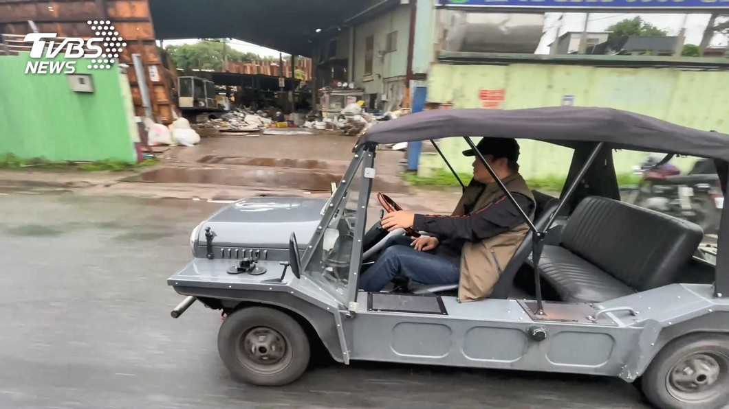Mini Moke車主北軍目前已擁有這部車10年,認為Mini Moke是很好玩的車。(圖片來源/ TVBS)
