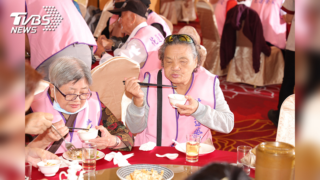 2020愛無限公益餐會邀請花東長者歡度聖誕