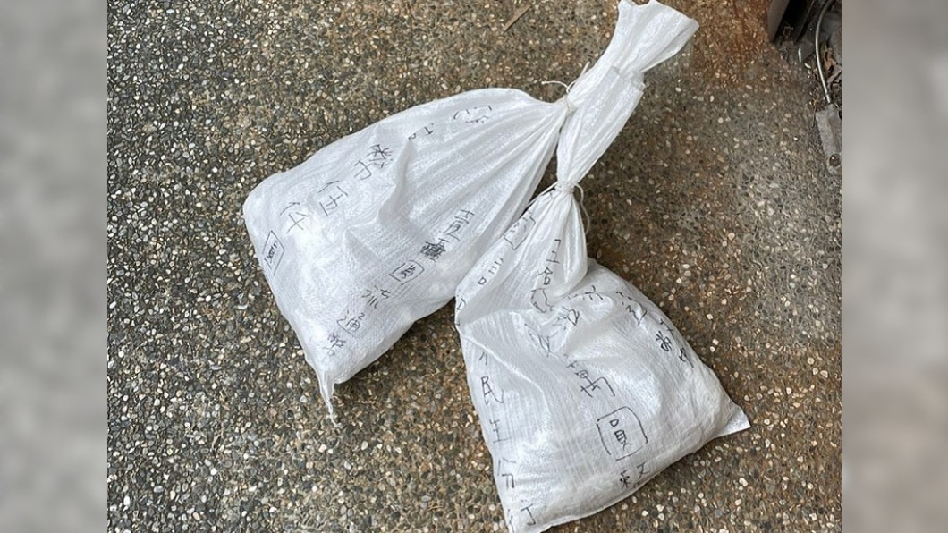 雜誌主編弄壞商品裝沒事　遭抓包丟「2萬硬幣」秒落跑