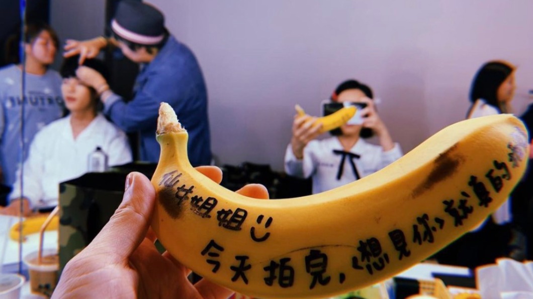拍攝《想見你》期間柯佳嬿幾乎每天都會吃香蕉。(翻攝/柯佳嬿IG)