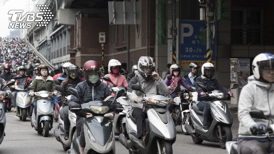 憂母赤手騎車受寒 前世情人「1舉動」:瞬間升溫