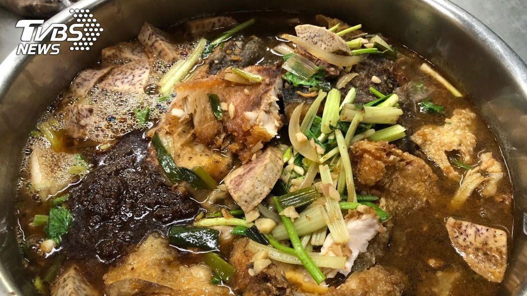 巨無霸大頭鰱最後被料理成「砂鍋魚頭」。(圖/「日月潭一等高」授權提供)