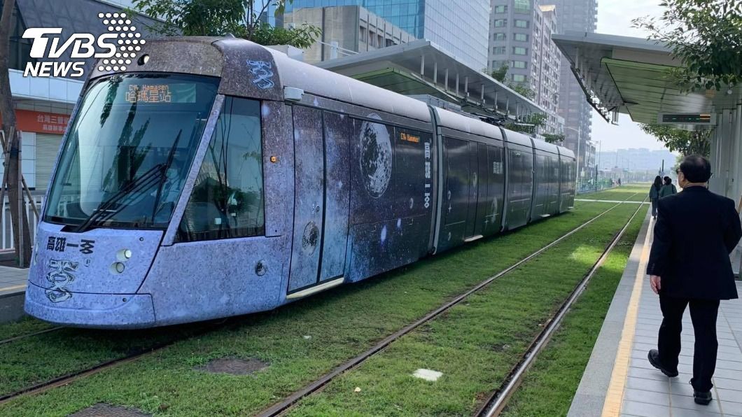 高雄跨百光年 輕軌推限定版銀河鐵道號