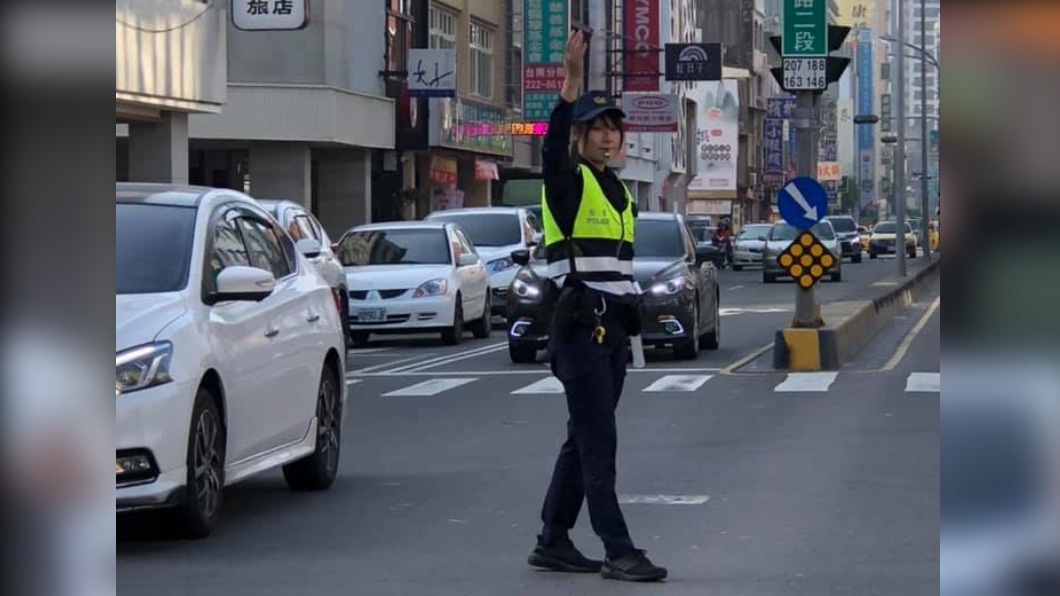 台南馬尾女警太美!男駕駛看入神「老婆巴頭教訓」