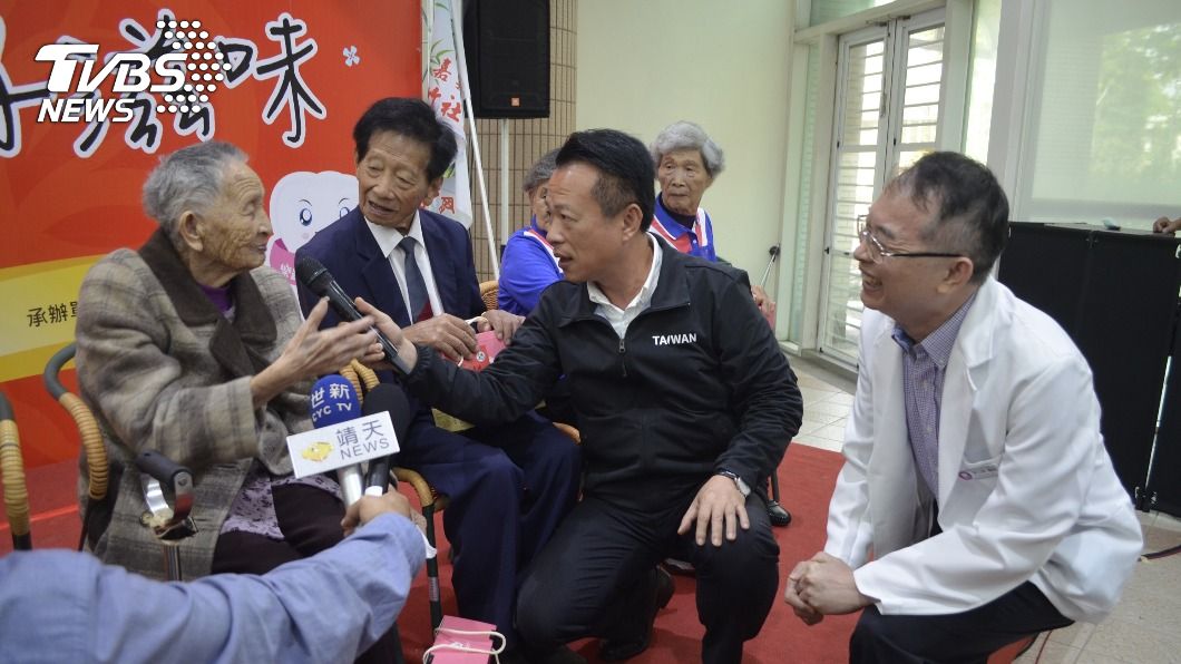 嘉縣長者免費裝假牙 百歲人瑞可以啃雞腿