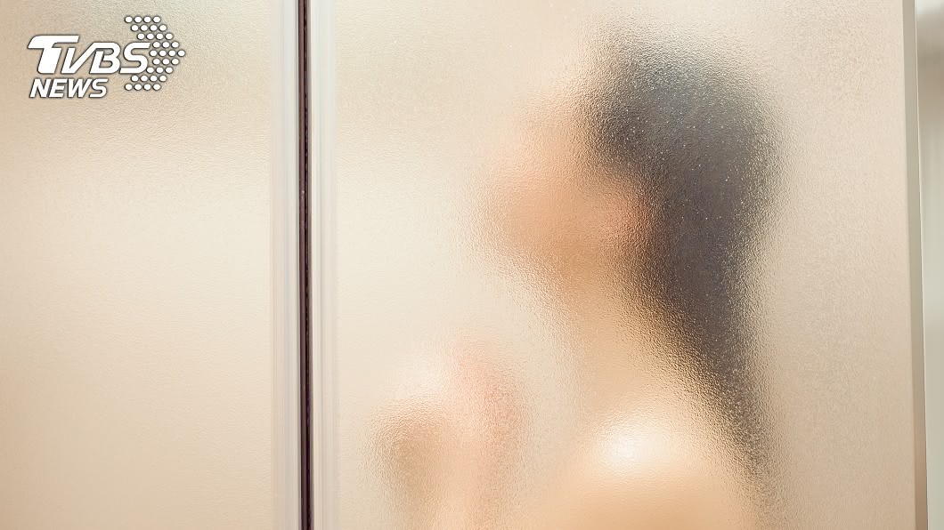 小姨子好心幫忙照顧外甥 姊夫遠端遙控監看她沐浴