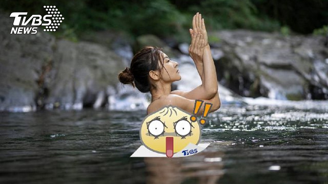 Miya在野外拍攝全裸寫真。(圖/有魚娛樂提供)