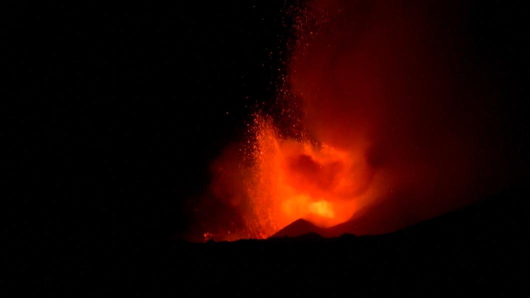 西西里島火山再爆 岩漿噴泉上百公尺高