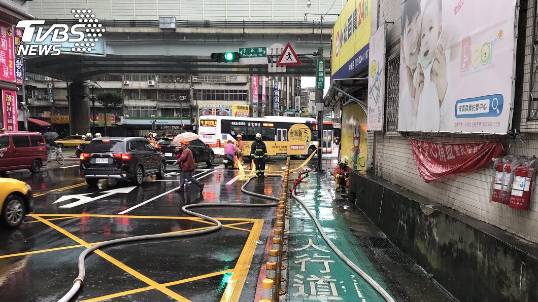 中和瓦斯外洩!「封路灑水」緊急止漏中