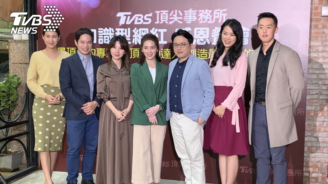 TVBS頂尖事務所的醫師網紅陣容,左起宋明樺、侯鐘堡、許藍方、許書華、江坤俊、陳欣湄、劉禮維。(圖/TVBS)
