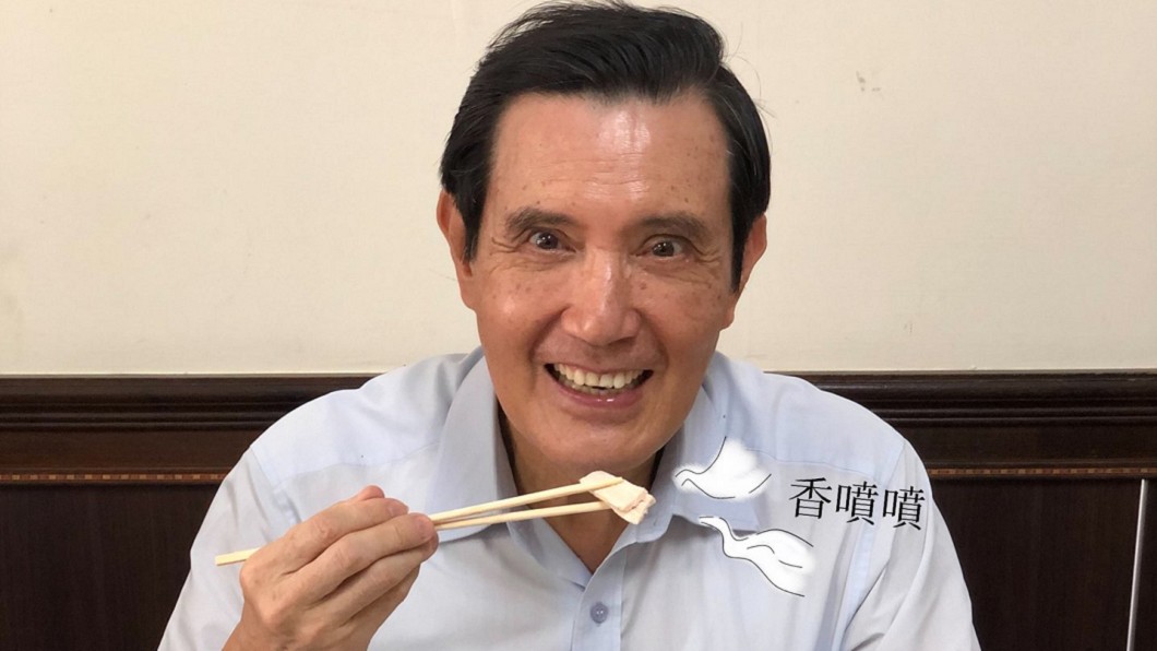 曬美食照網全歪樓 馬英九「緊繃真面目」曝光上熱搜