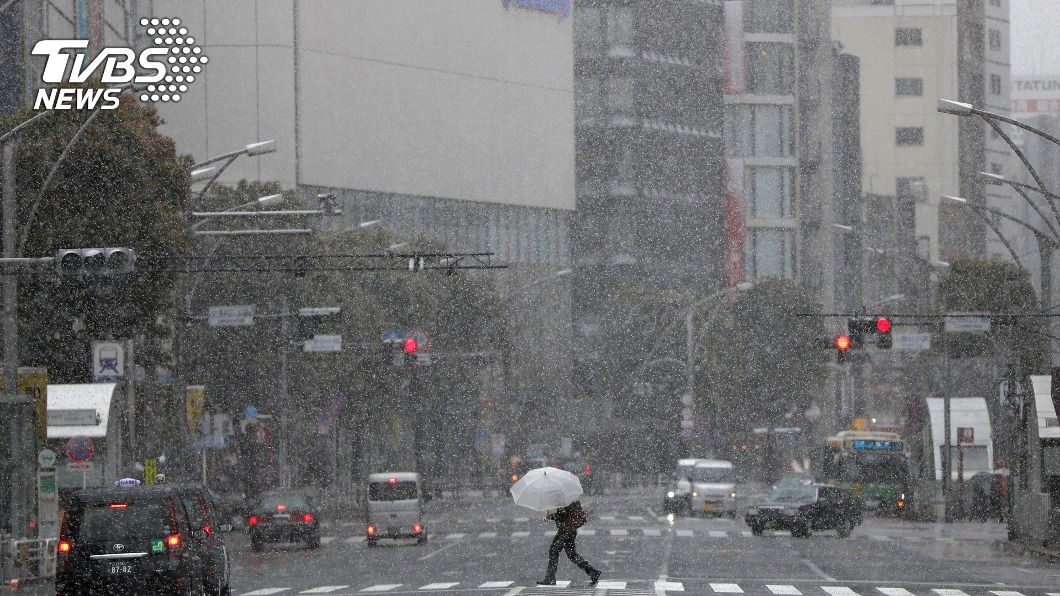 日本東北大雪沒停過! 國道近200車塞逾8小時