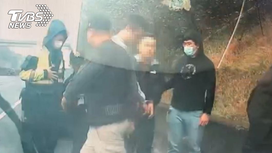 警方已於國道逮到4名砍人的嫌犯。（圖／TVBS）