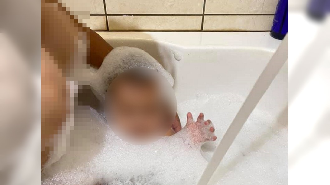 人妻曬孩洗澡照「堅挺2顆」爆出！阿姨羞吐：媽媽好大