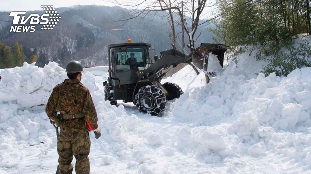 日大雪致44人受困11小時 5人疑除雪身亡