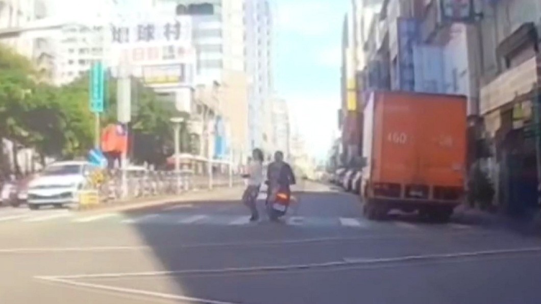 圖/翻攝自八卦村行車紀錄器影片上傳中心臉書