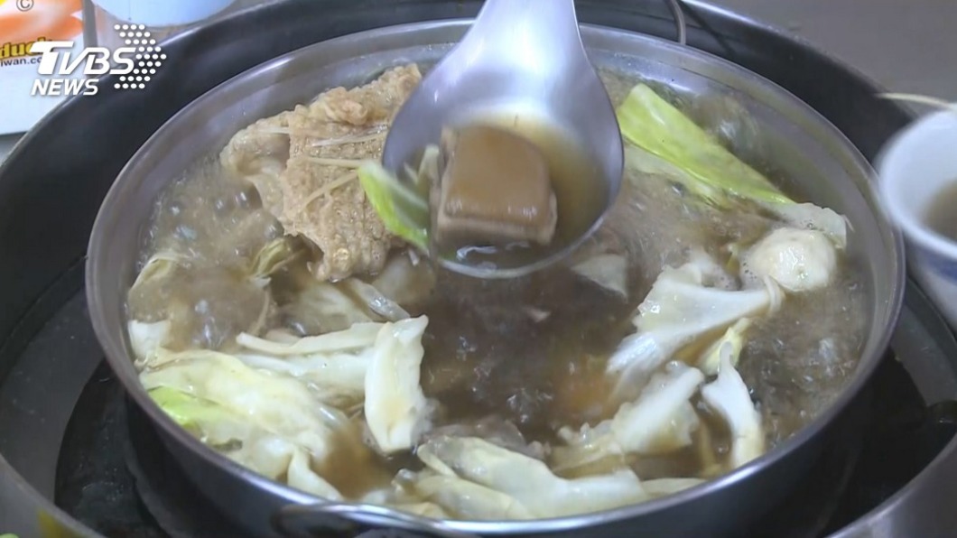 溫補可以選擇羊肉爐,因為羊肉有有潤肺、補腎氣的效果。(圖/TVBS)