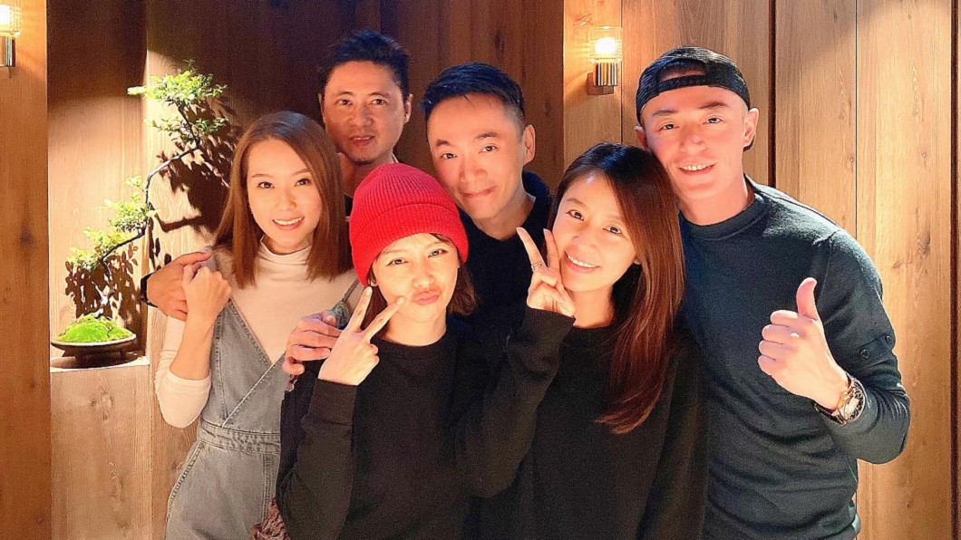徐若瑄夫婦與林心如夫婦等人聚會。（圖／翻攝自徐若瑄臉書）