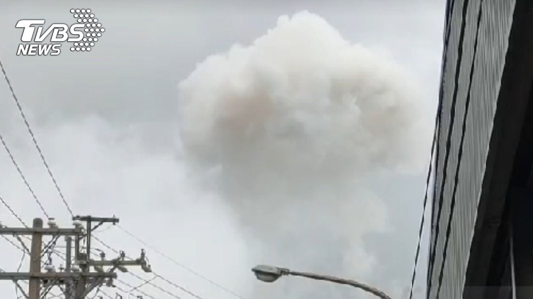 旭富製藥廠中午再傳爆炸聲 天空驚見「黃色蕈狀雲」