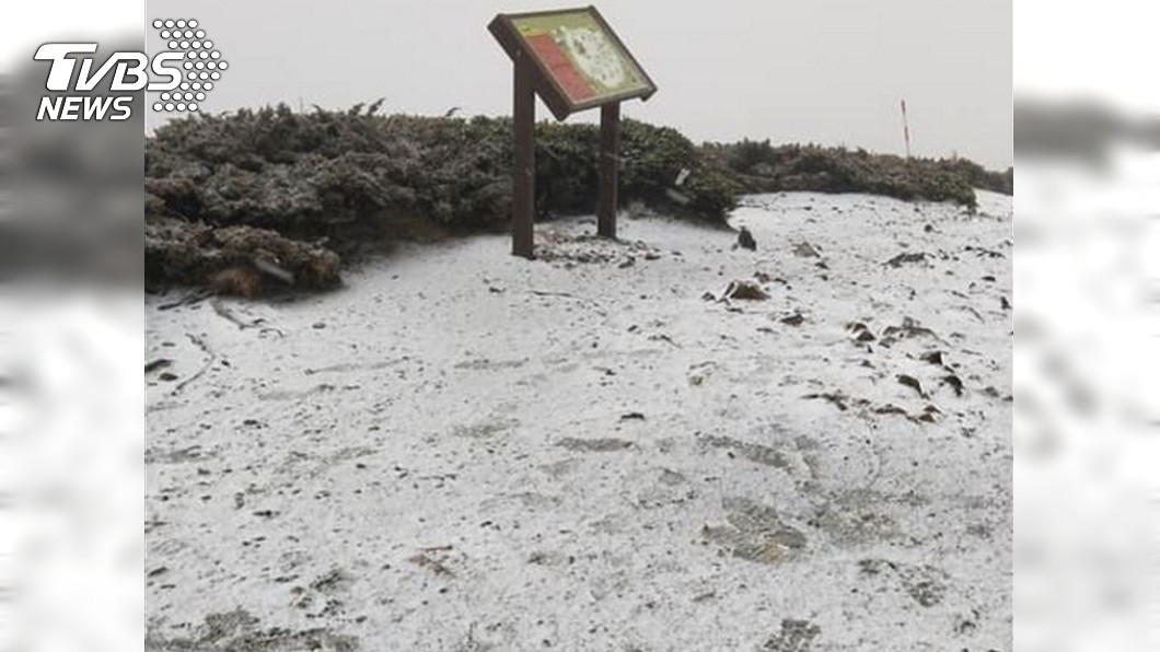 雪山也下雪了!圈谷以上積雪約2公分 夢幻美景曝