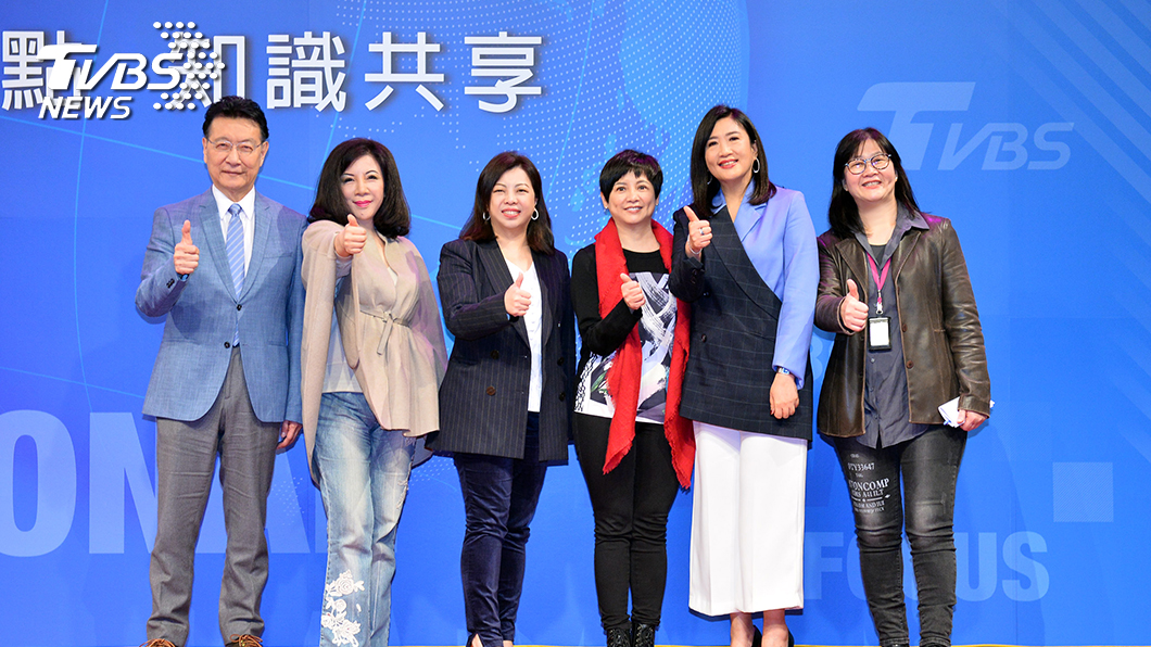 (左起) 趙少康、陳文茜、TVBS總經理劉文硯、新聞部副總詹怡宜、方念華、新媒體事業部總監王偉芳。圖/TVBS