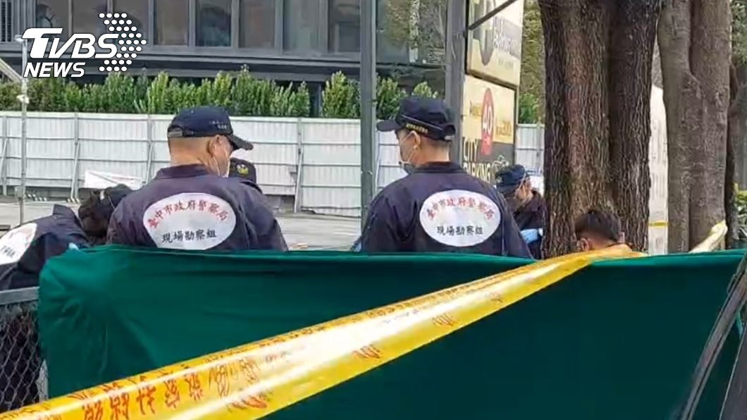 警方在現場進行蒐證調查。(圖/TVBS)