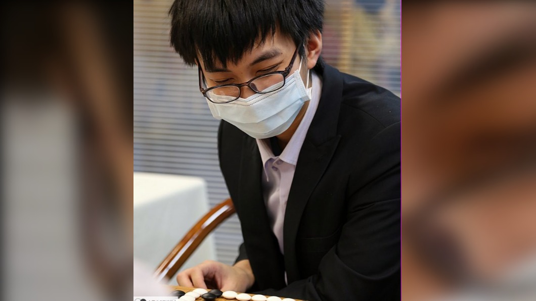 許皓鋐19歲時就取得「棋王」頭銜。(圖/翻攝自海峰棋院官網)