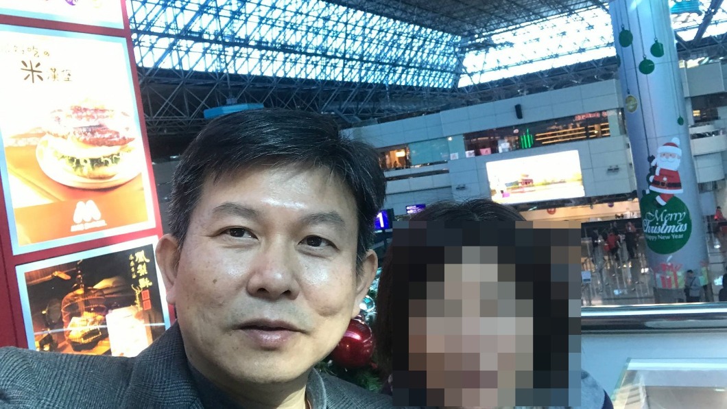 警大教授沈子勝(左1)洩漏消防特考題給警大消防系學生。(圖/翻攝自沈子勝臉書)