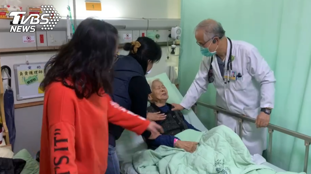 眾人關心93歲的劉陳采蘋阿嬤，祝她早日康復。（圖／TVBS）