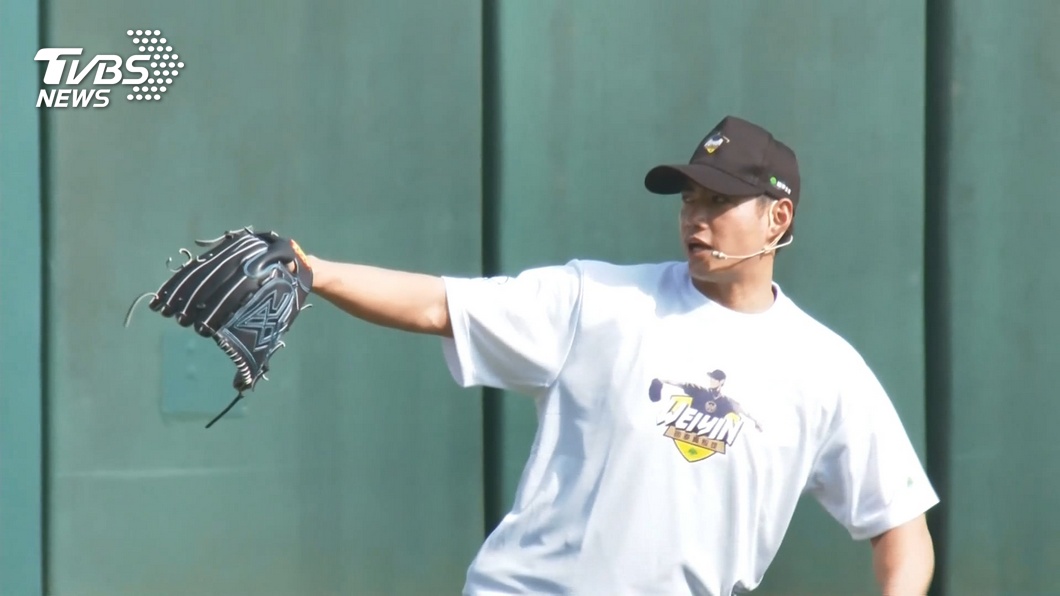 睽違近10年!陳偉殷甲子園球場登板 中繼1局無失分