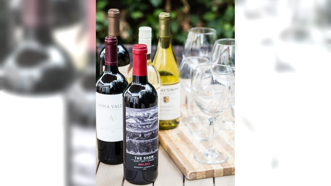 花費699元就能紅白酒喝到飽。(圖/翻攝自WINE-derful葡萄酒餐廳臉書)