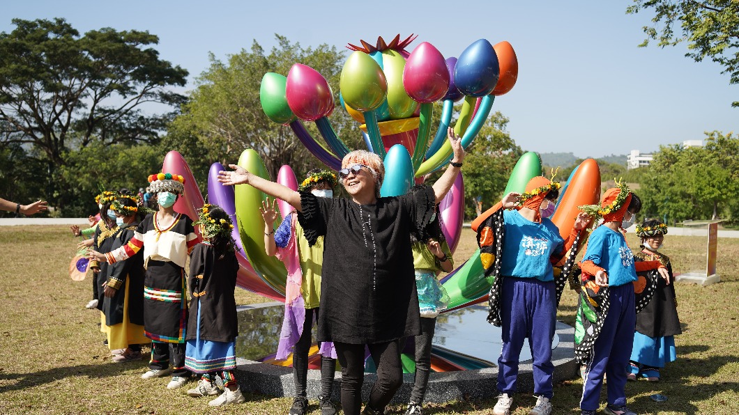 300偏鄉學童共度耶誕 揭開《奇花仙境》展序幕