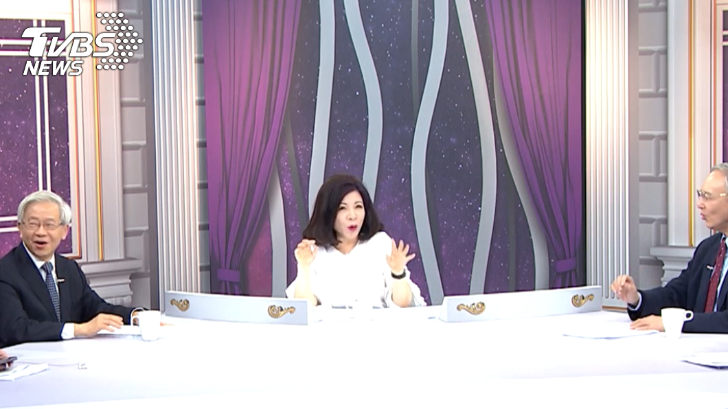 陳文茜在節目中開金嗓。(圖/TVBS)