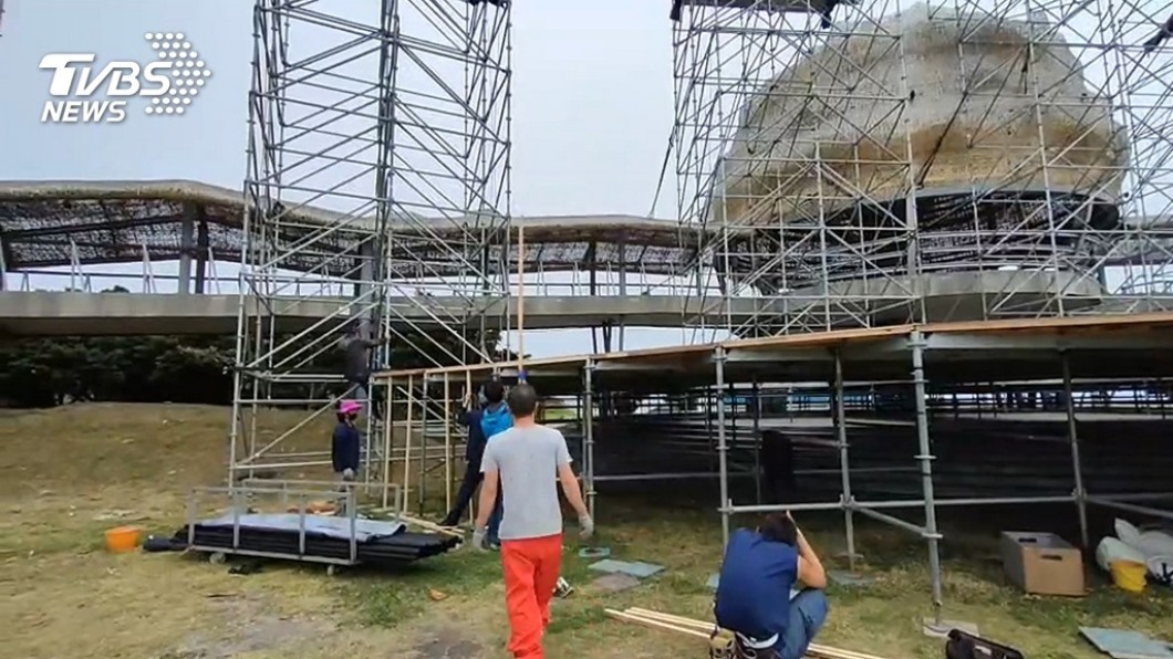 阿妹跨年演唱會舞台搭建中。(圖/TVBS)
