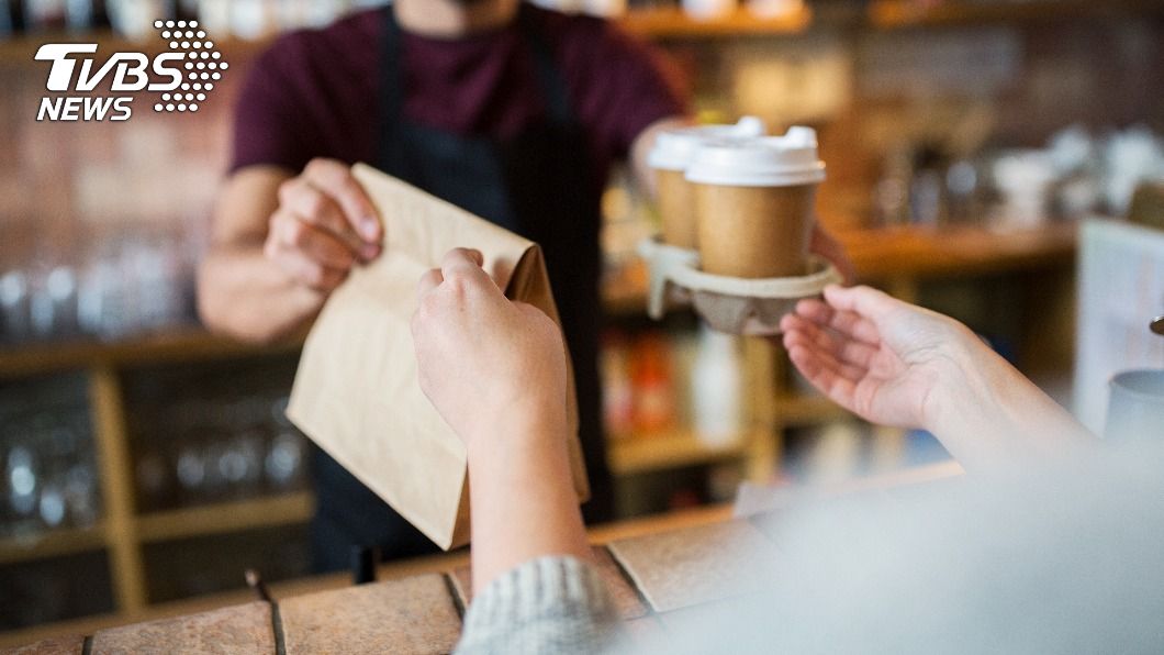 女自帶環保杯買手搖 大媽「連杯偷走」她氣炸:祝妳烙賽