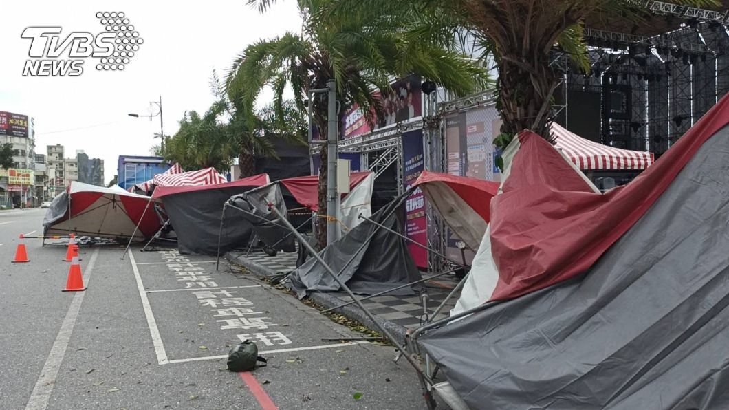 花蓮強風吹落跨年晚會棚架 工作人員忙復原