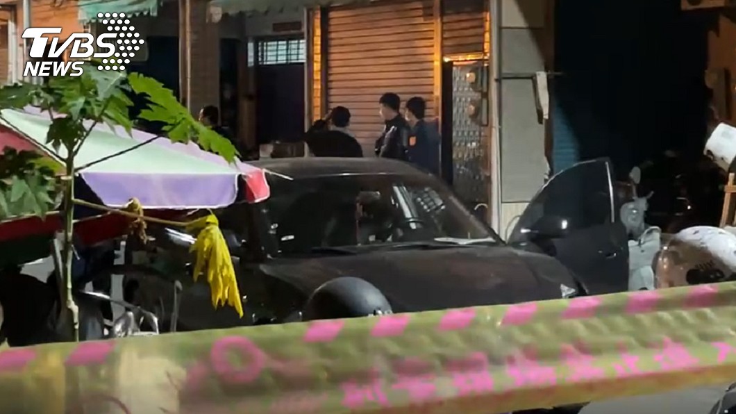 高雄通緝犯開車撞警逃逸 乘客遭槍擊躺後座身亡