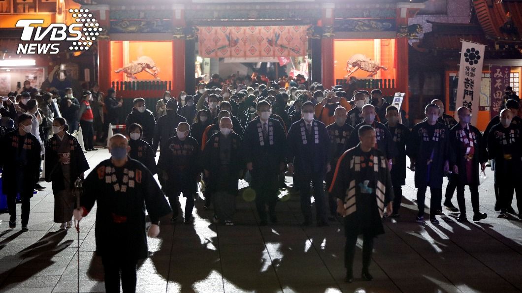 日本年輕人無視防疫跨年 東京恐自行宣布「封城」
