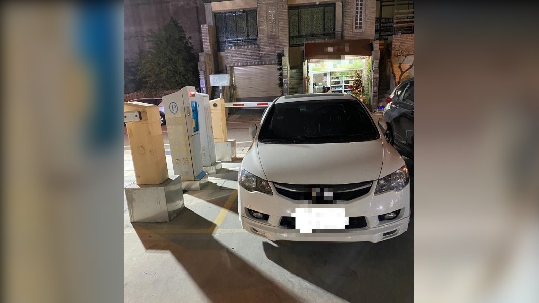 天兵妻「完美擋住」出口！尪錯愕出面幫3車主付停車費