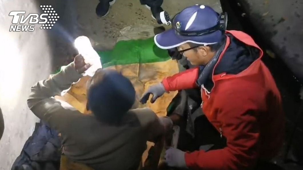 問遍眾神!池府王爺斷言「人還在」 男獲救3金牌淚謝