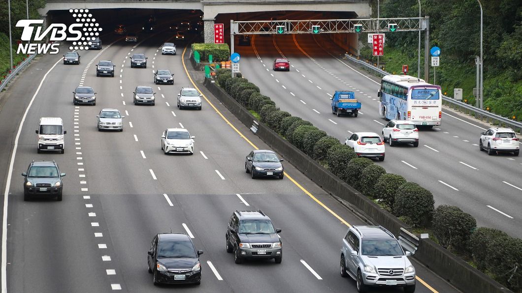 連假第2天!國1地雷6路段 下午北返湧車潮