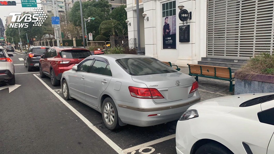 買車之後的養車負擔高,若是住在雙北市區,停車費會是一項大筆的支出。(圖片來源/TVBS)